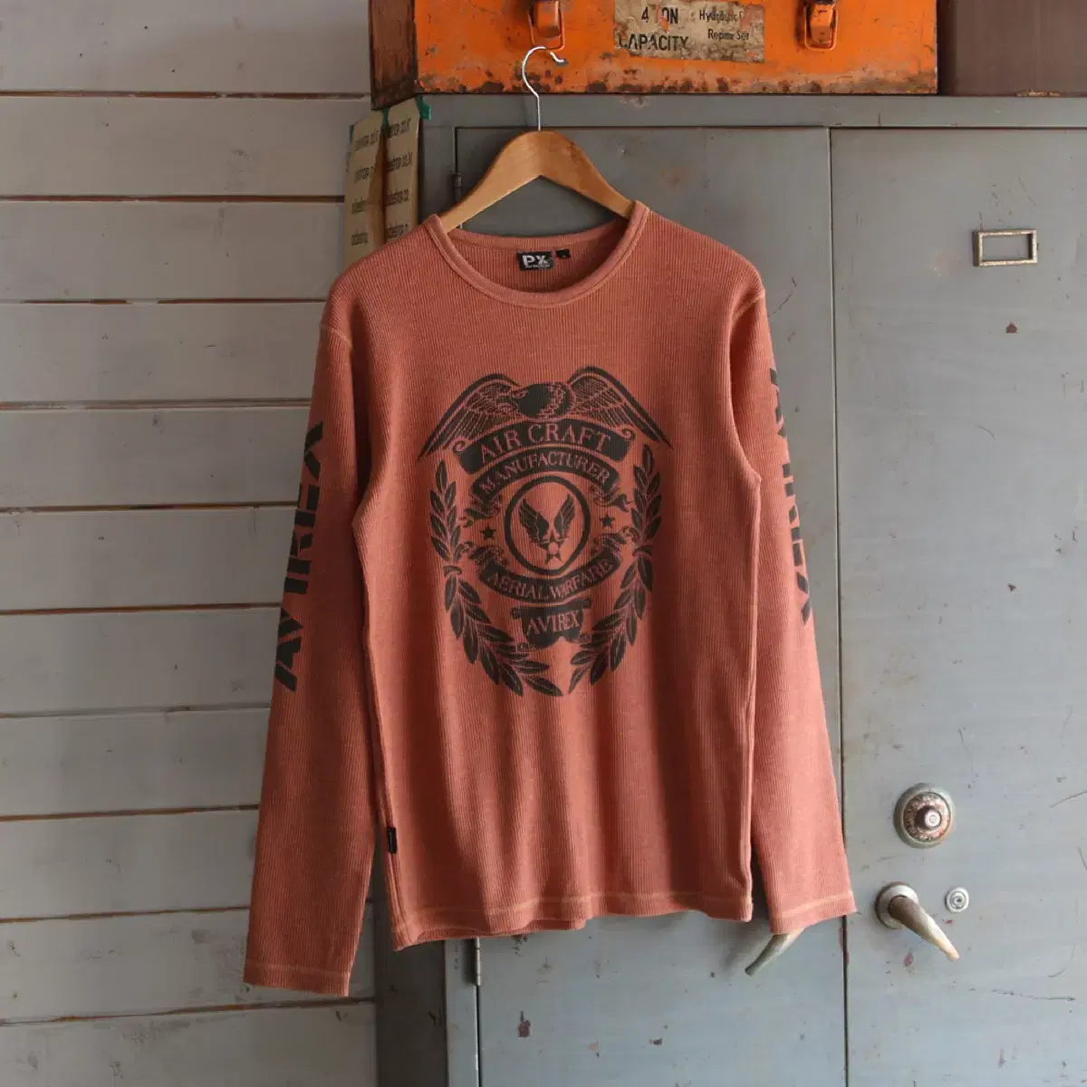 (Wearing image) AVIREX Printed Waffle T-shirt (Men's 100)