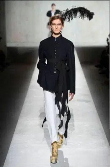 driesvannoten 20ss 런웨이 착용 리본 벨트