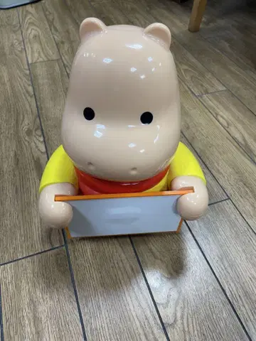 이소진 카바군 캐릭터 인형 간판 포함