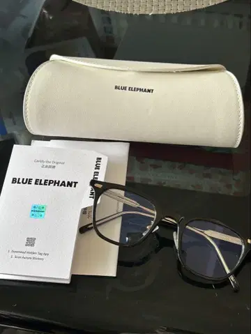 BLUE ELEPHANT 블랙 안경 케이스 포함