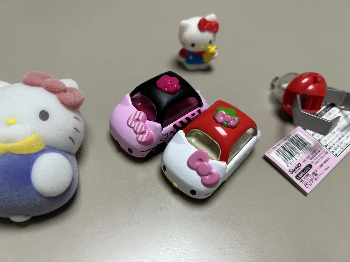 Vintage Kitty Tomica 2-Piece Set, 2013