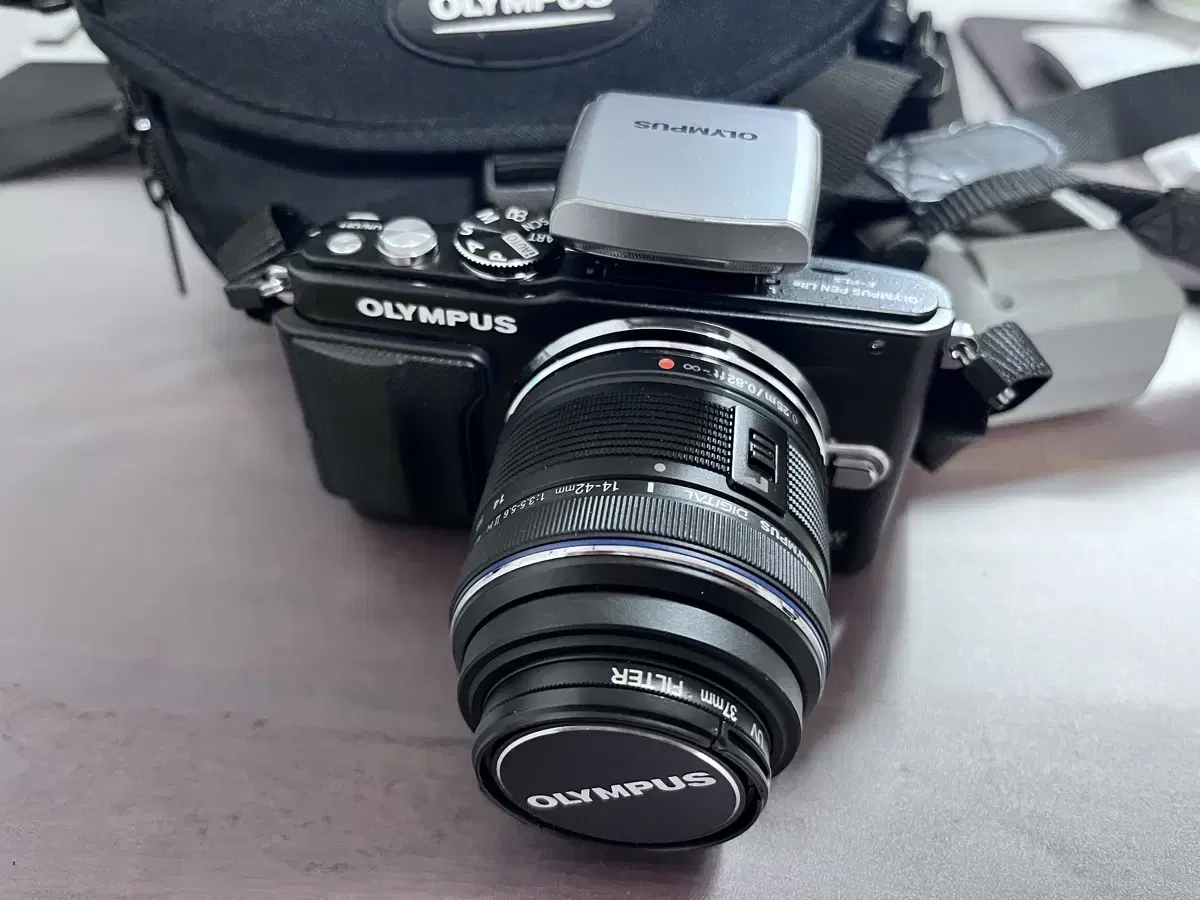 Olympus e-pl5 Body + 14-42 Lens
