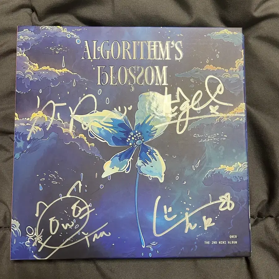 【海外 正規品】 qwer Autographed Site. Global Bunjang on Album アイドル