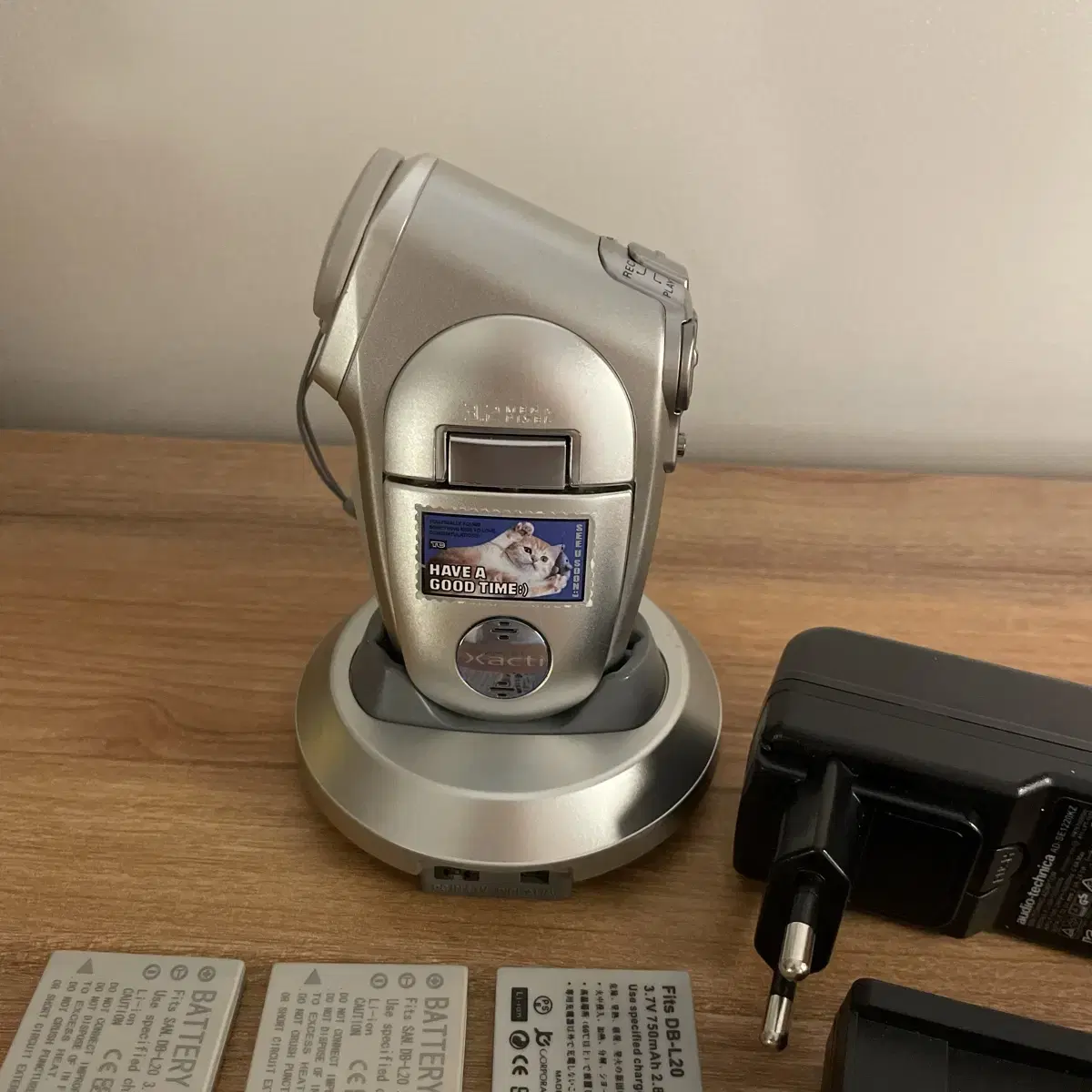 SANYO　Xacti　DMX-GH1 Sanyo Dual Camera Xacti DMX-CG100 and DMX-GH1 • Camera News