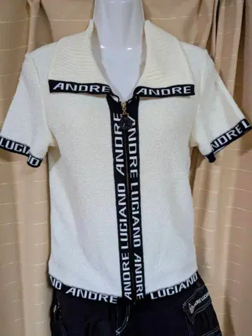 ANDRE LUGIANO 아이보리 반팔 상의