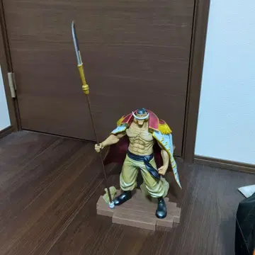 원피스 흰 수염 피규어 약 30cm 창 포함 제일복권