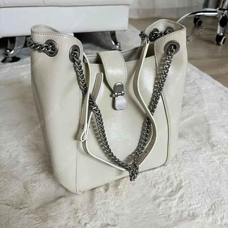 LOEUVRE Sac de Sulty Bucket Bag Cream