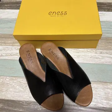 eness 블랙 가죽 웨지 샌들