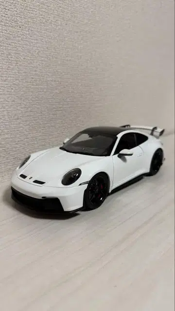 노레브 1/18 포르쉐 992 GT3