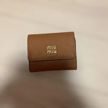브라운 색상 작은 지갑