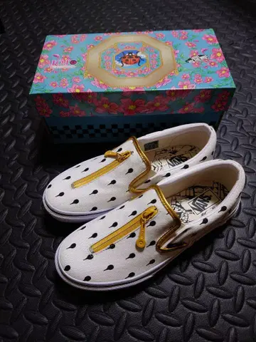 Vans 슬립온 죠죠의 기묘한 모험 브로노 부챠라티