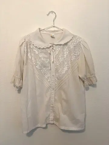 Vintage 화이트 반팔 레이스 장식 블라우스