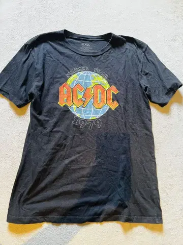 귀중한 빈티지 AC/DC 1979 투어 밴딩 티셔츠 M 사이즈