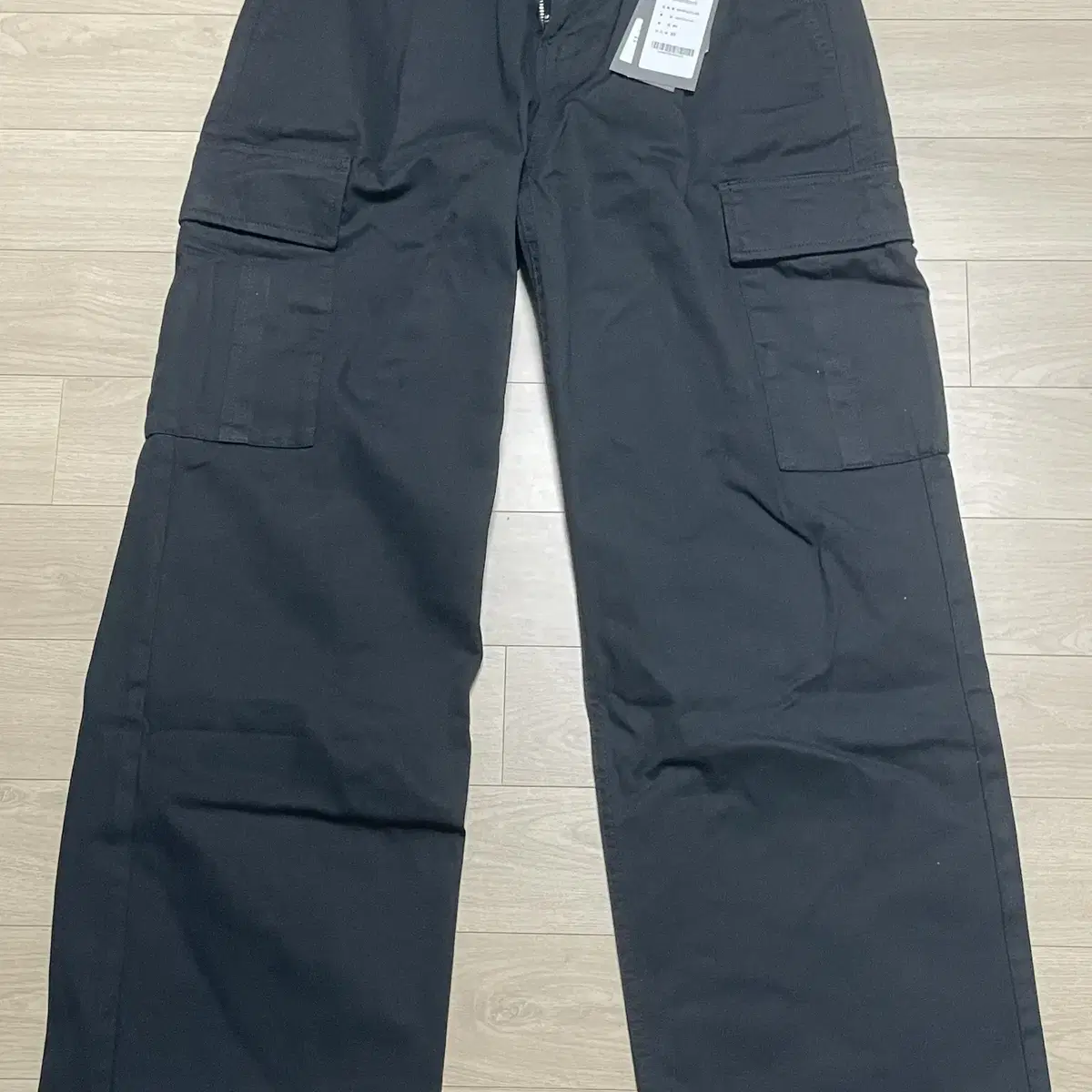 ★MUSINSA STANDARD★ One Tuck Cargo Bermuda Pants Black MMEP MUSINSA | MUSINSA STANDARD One Tuck Cargo Bermuda Pants [Black]