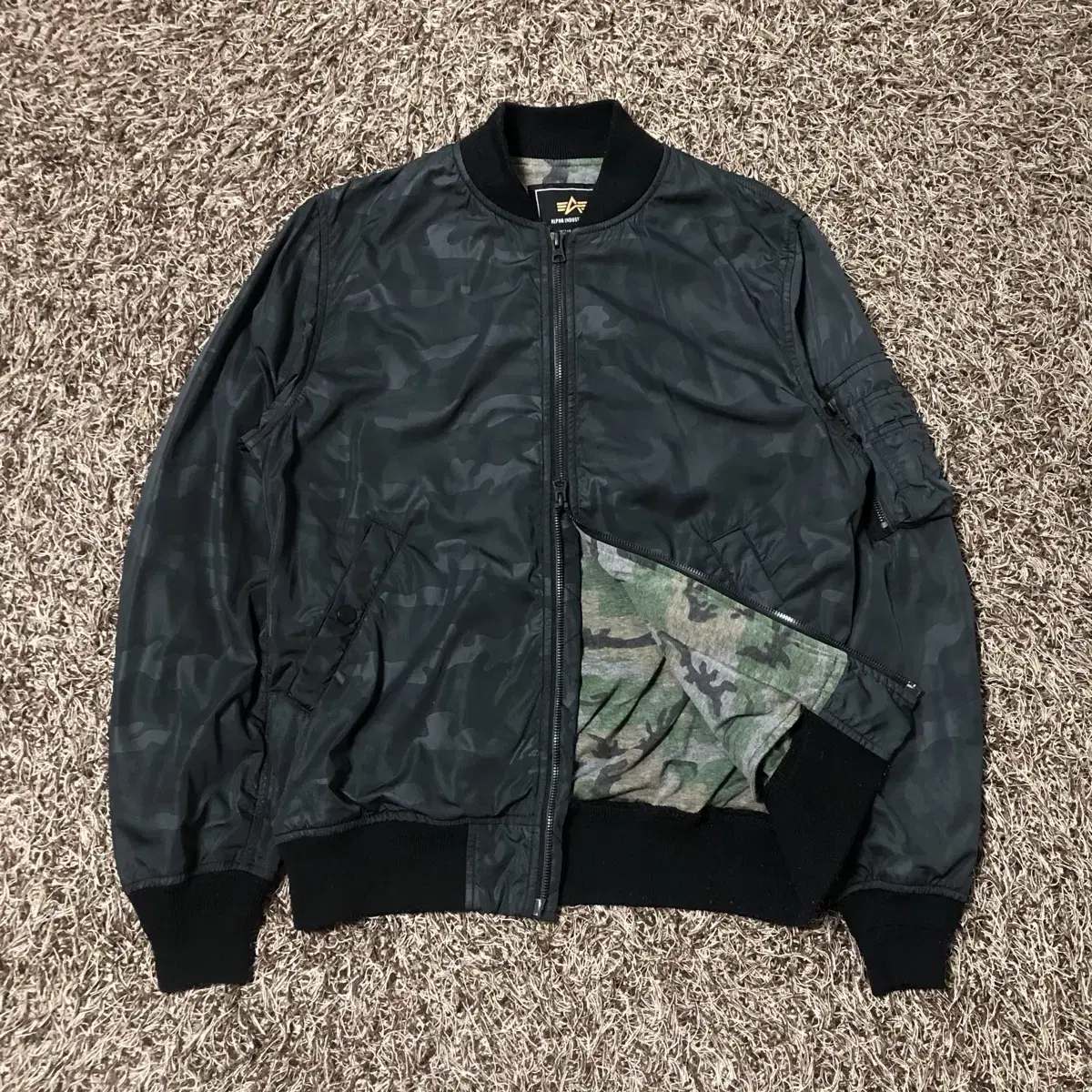 Alpha Industries Camo Pattern MA-1 Two-Way Zip-Up Bomber Jacket
