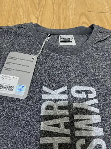 헬스장 샤크 GYMSHARK 인기 티셔츠 L 미사용 새상품 골드
