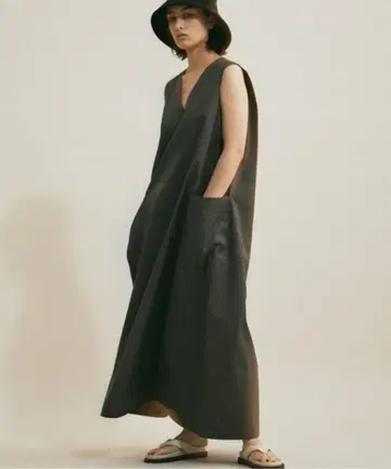 개럴개런트 슬리브리스 텐트 원피스 다크 그레이 루즈핏 롱