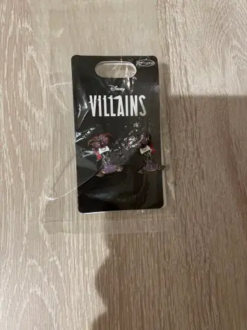 디즈니 스토어 한정판 빌런즈 노트르담의 종 클로드 플로로 귀걸이