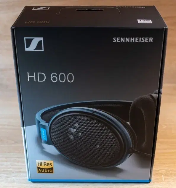 Sennheiser HD600 Reference Wired Headphones, sealed