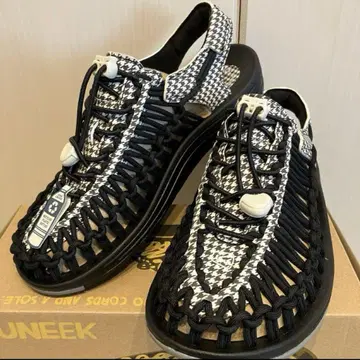 KEEN UNEEK 새상품 킨 유니크 체크 하운드투스 체크 샌들