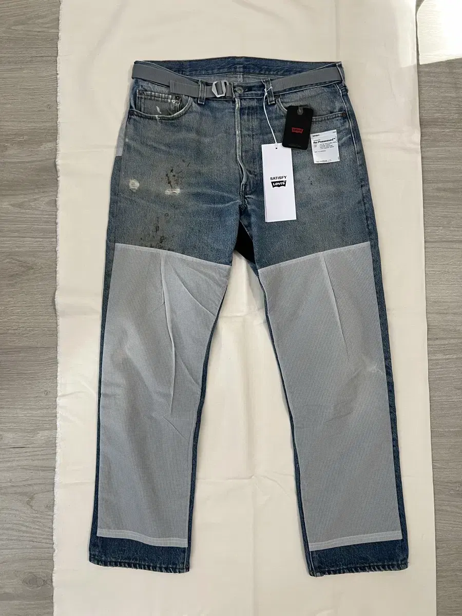 Satisfy Levi's 34