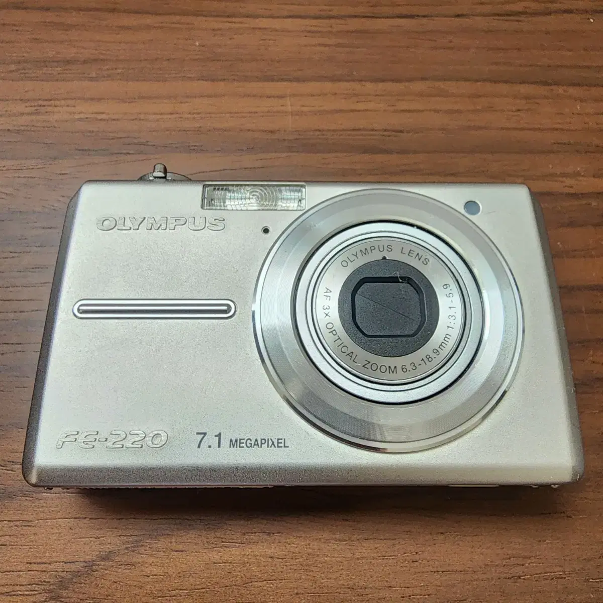 Mint condition Olympus fe220 full box set