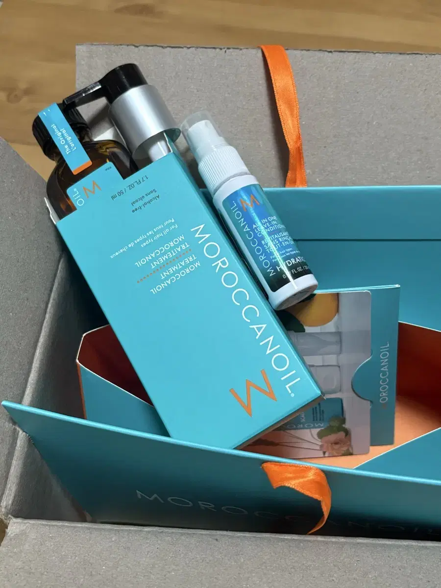 Sealed New) Moroccanoil 50 Gift Set