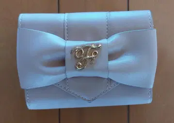 Maison de FLEUR 리본 3단 폴더형 지갑