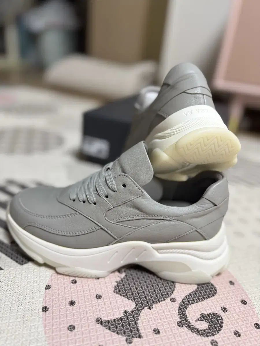 Vera Wang Sneakers (225-230) New product, original price 160,000