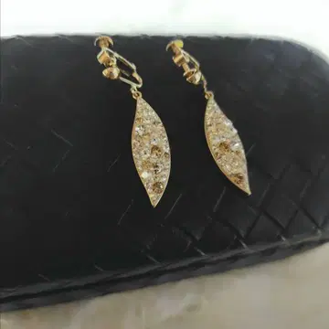 AGATHA 리프 디자인 귀찌