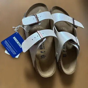BIRKENSTOCK 화이트 더블 스트랩 샌들 36