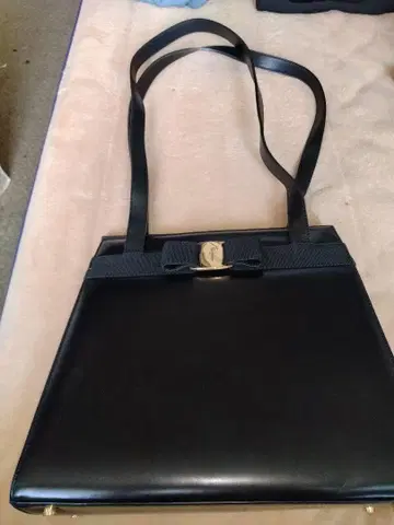 페라가모 숄더백
