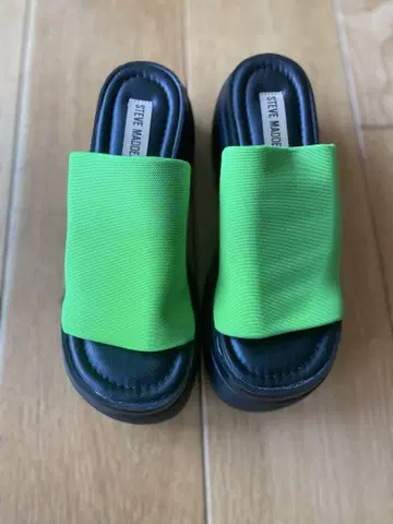 STEVE MADDEN 그린 플랫폼