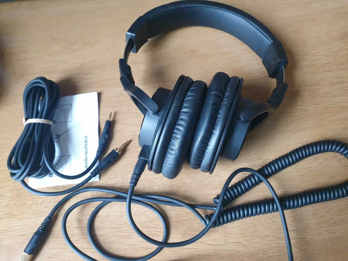 Audio-Technica ATH-M40x Closed-Back Monitoring Headphones