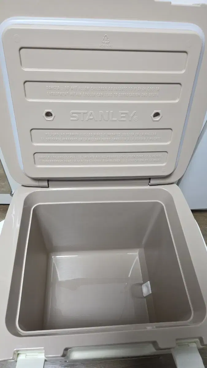 Stanley Cooler Icebox 28L