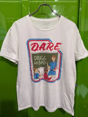 D.A.R.E DRUG ARE BAD 티셔츠 화이트