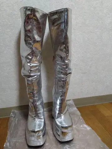 실버 롱 부츠 하이힐