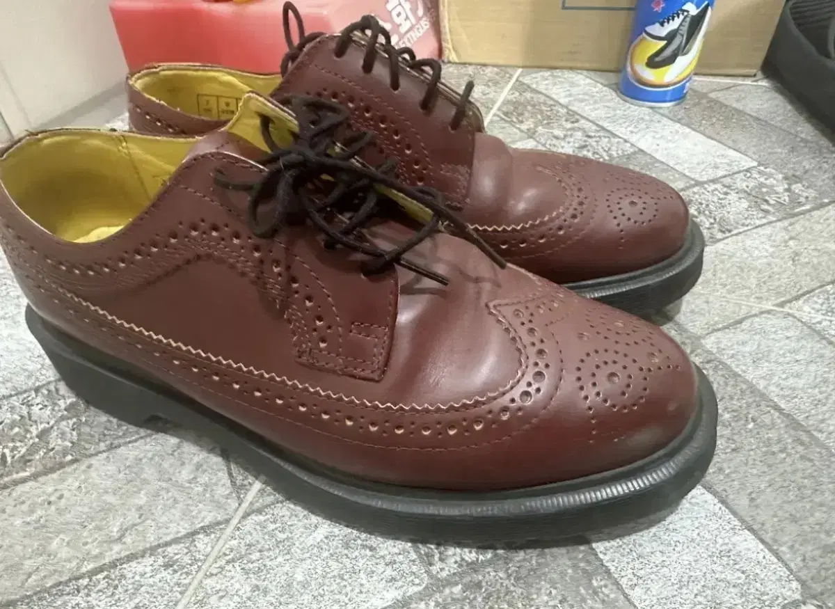 Dr. Martens Burgundy Cherry 260