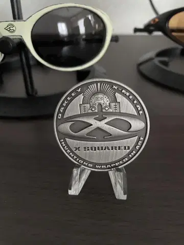 오클리 x 스퀘어드 메달