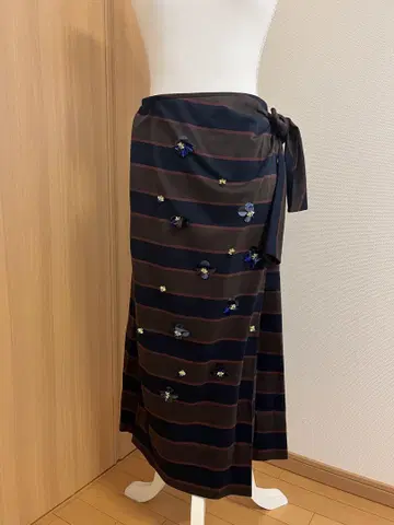 뮤베르 랩 스커트