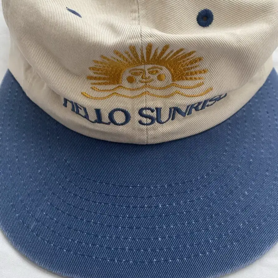 韓国 トレンド[HELLO SUNRISE]TWO TONE WASHED OG LOGO CAP HELLO SUNRISE Washed Two Tone Logo 6Panel Cap