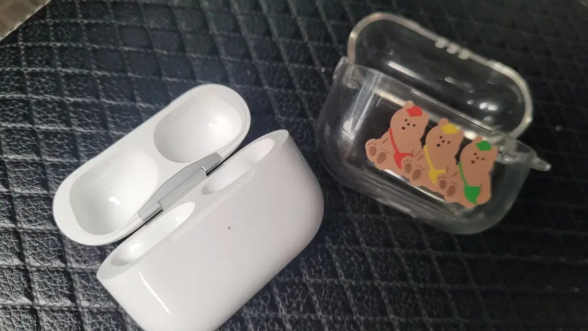 AirPods Pro 1st generation body.