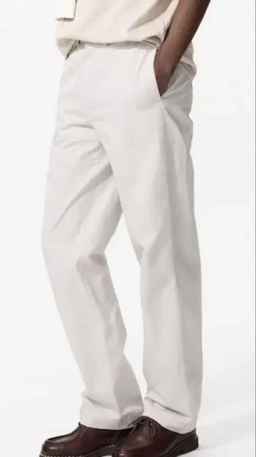 유니클로 스트레이트 치노 팬츠 허리 82cm 내추럴