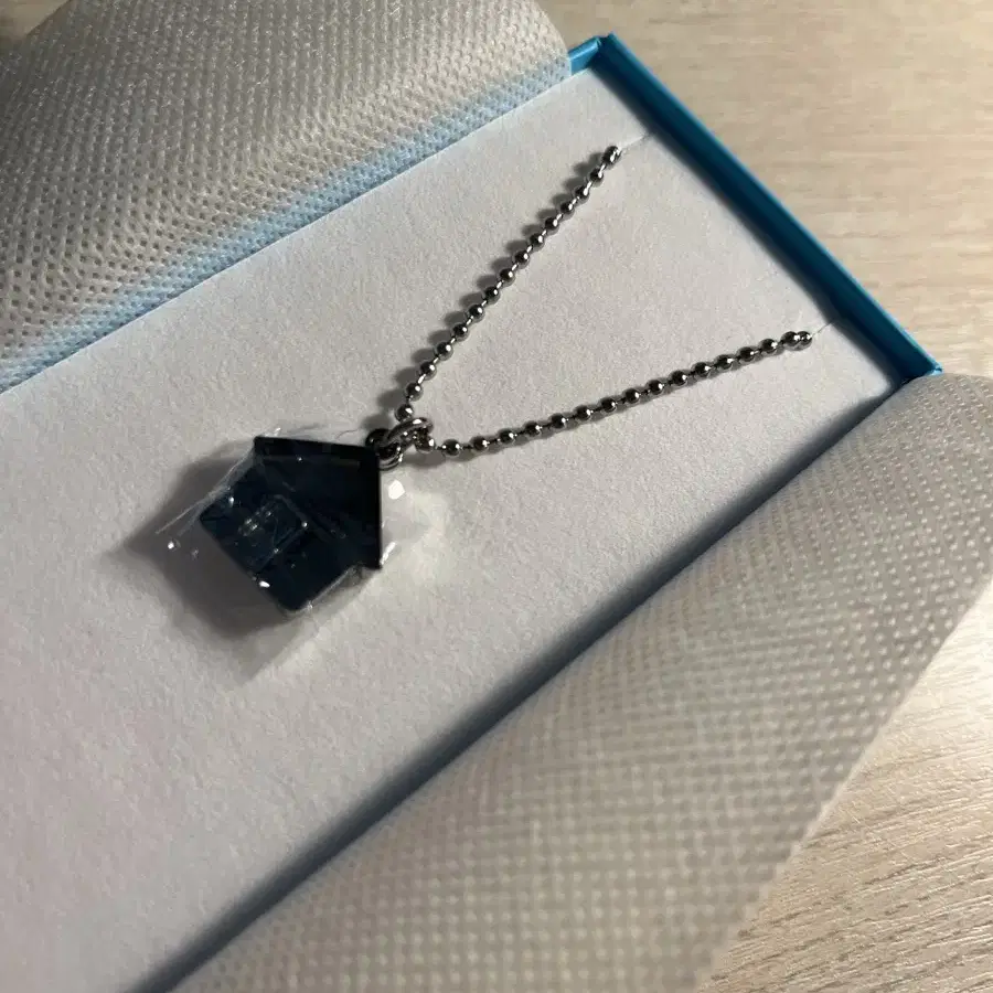 BOYNEXTDOOR 2nd ANNIVERSARY ネックレス　ジェヒョン BOYNEXTDOOR – [2nd ANNIVERSARY] Necklace | KPOPMART.COM