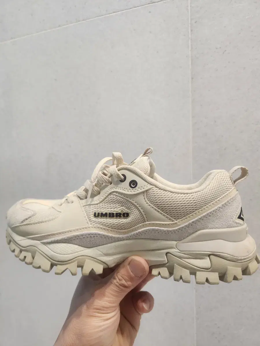 Umbro Bumpy Beige
