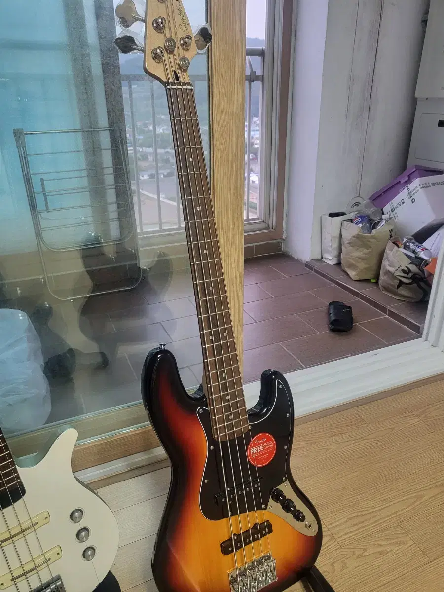 Squier Affinity Jazz Bass 5-string
