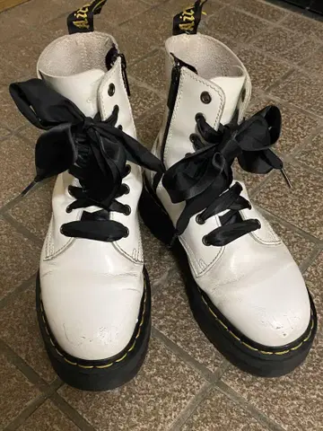 Dr. Martens JADON 통굽 부츠 화이트