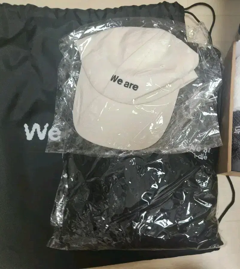 idle Fan Support Hoodie, Hooded Zip-Up, Hat, Bag wts idle poca