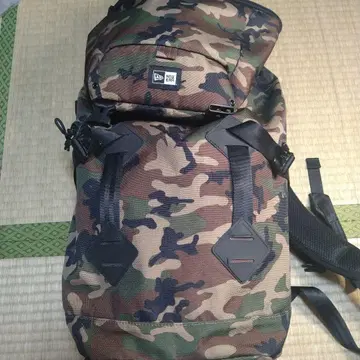 뉴에라 카모 패턴 백팩
