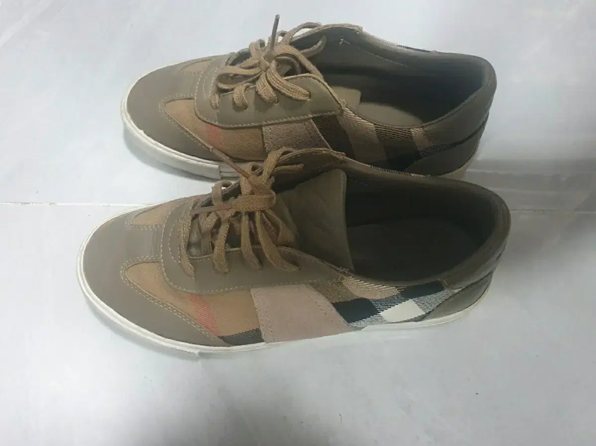 burberry 버버리 정품 신발 35사이즈(가격내림)